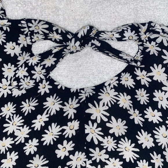 Tie-Front Black Floral Flowy Tank | Garage | M - Picture 2 of 3